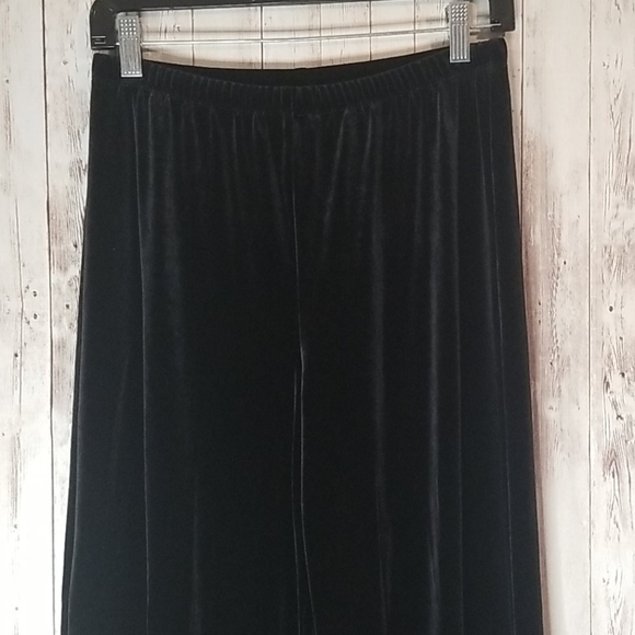 Chico's Pants - 🍭 3/$25 🍭 Chico's Stretchy Velvet Style Pants